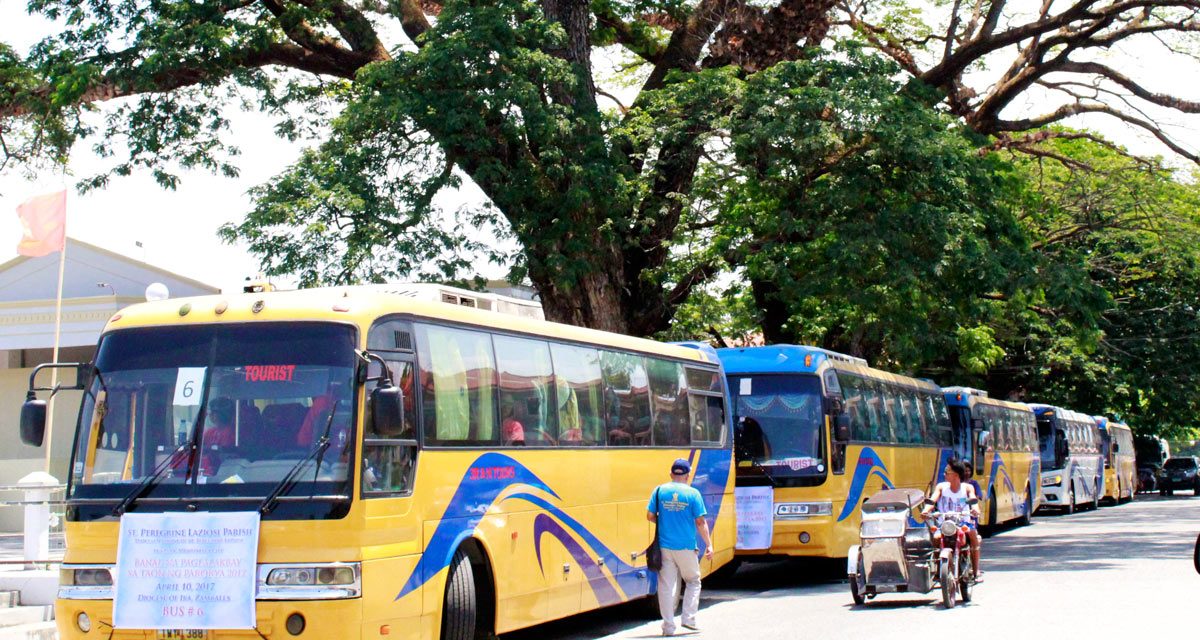 Busloads of Pilgrims Participate in the Annual Visita Iglesia