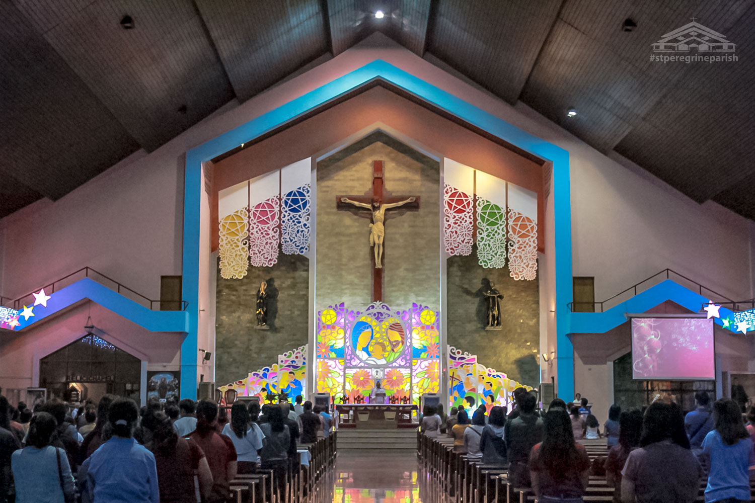 Misa de Aguinaldo starts at the St. Peregrine Laziosi Diocesan Shrine